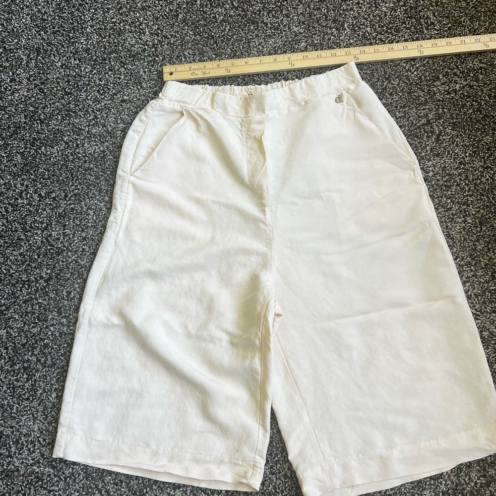 Women's Cream Shorts